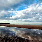 Starfish Shack - Part Of The The Bay Village With Pool, Gym And Direct Access, Pub, Restaurant, Tennis And Meadows Walks Filey