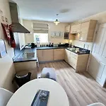 Starfish Shack - Part Of The The Bay Village With Pool, Gym And Direct Access, Pub, Restaurant, Tennis And Meadows Walks * Filey