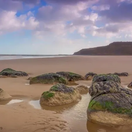 Starfish Shack - Part Of The The Bay Village With Pool, Gym And Direct Access, Pub, Restaurant, Tennis And Meadows Walks * Filey