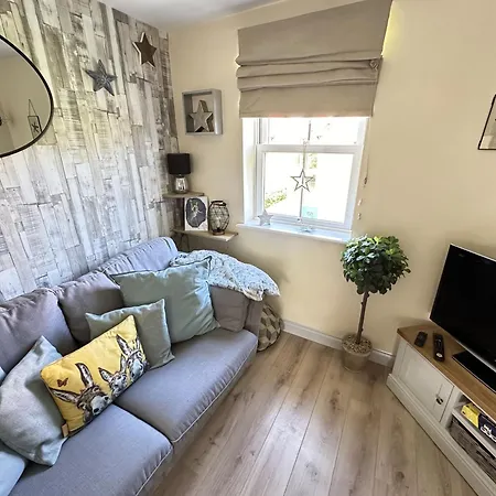 Starfish Shack - Part Of The The Bay Village With Pool, Gym And Direct Access, Pub, Restaurant, Tennis And Meadows Walks * Filey