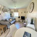 Prázdninový dům Starfish Shack - Part Of The The Bay Village With Pool, Gym And Direct Access, Pub, Restaurant, Tennis And Meadows Walks Filey
